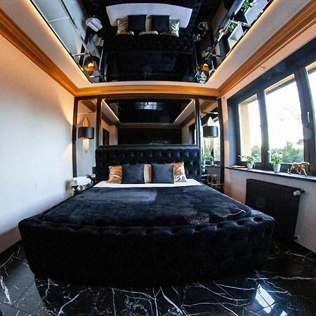 Black Night Willa Pulkowa Apartment วอร์ซอ ภายนอก รูปภาพ