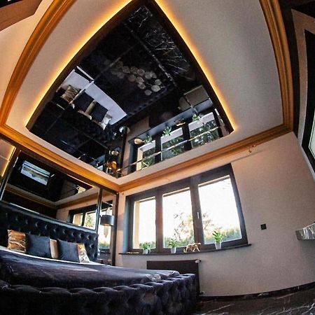 Black Night Willa Pulkowa Apartment วอร์ซอ ภายนอก รูปภาพ