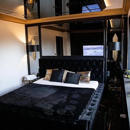Black Night Willa Pulkowa Apartment วอร์ซอ ภายนอก รูปภาพ