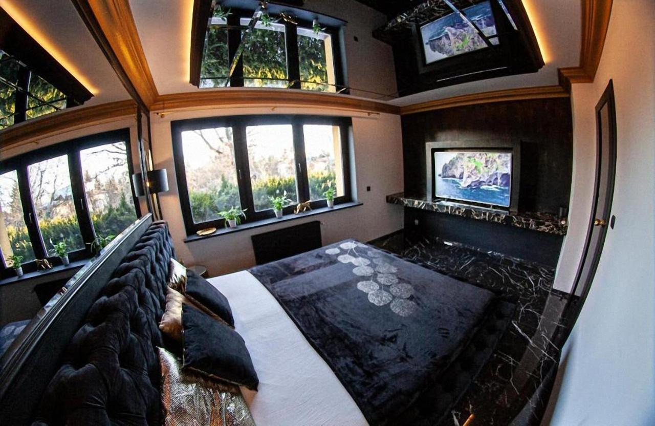 Black Night Willa Pulkowa Apartment วอร์ซอ ภายนอก รูปภาพ